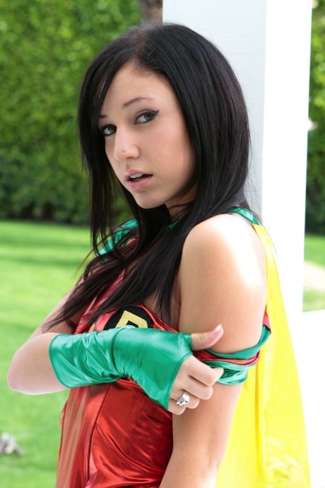 Wonder babe Catie Minx flashes her goodies in sexy costume 77624542
