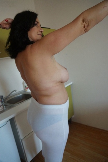 Older housewife Ria Black strips after washing up dishes to finger her pussy 92389756