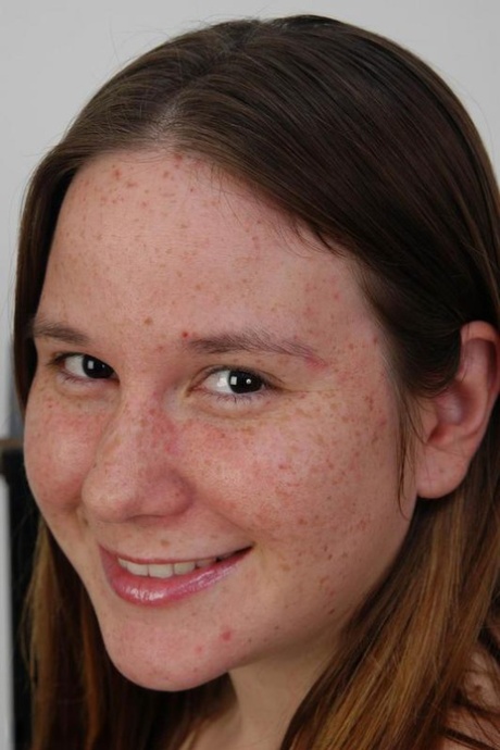 Chubby girl with freckles reveals unshaven pits and pussy on weight bench 40251560