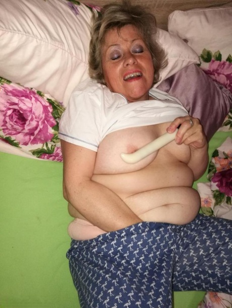 Horny older woman licks her nipple before dildoing her hairy pussy 13943034