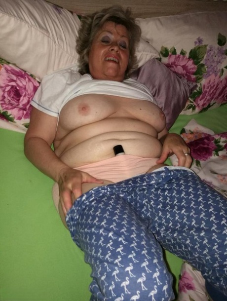 Horny older woman licks her nipple before dildoing her hairy pussy 13943034