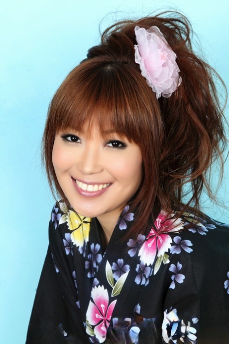 Hot Japanese model hikes her kimono to expose her satin panties 19363823