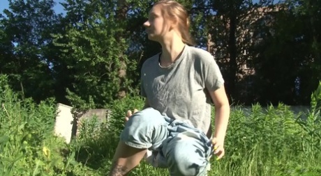 Nice girl Lena June gets caught with her pants down while peeing outdoors 32992249