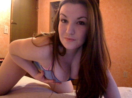Redheaded amateur shows her under boobs during self shot play 28263678