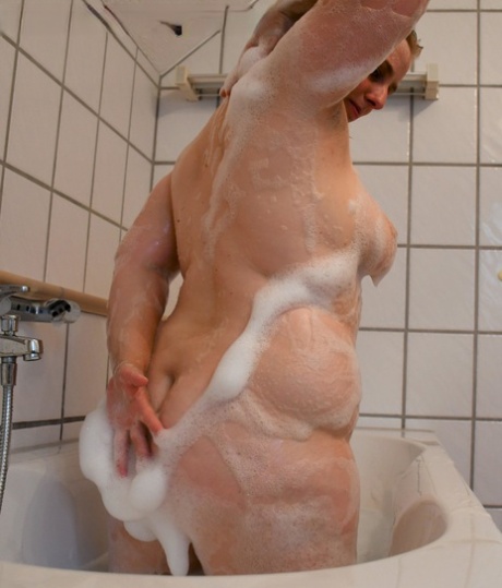 Fat amateur Fr Lizzy gets caught totally naked while taking a bubble bath 51071875