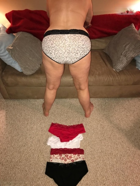 Older amateur Busty Bliss cups her big naturals after panty removal 61726651
