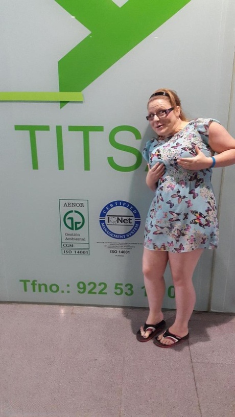 Mature amateur Mollie Foxxx exposes her overweight body after public indecency 31865154