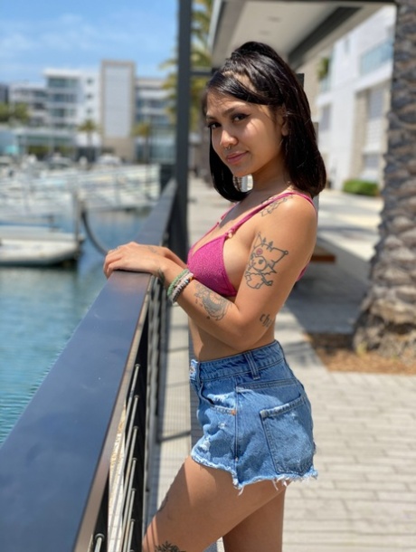 Tattooed girl Yumi Sin models a bikini before giving an ass licking blowjob 33657071