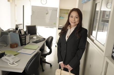 Japanese secretary Yuri Kawana gets naked on top of her desk at work 75110042