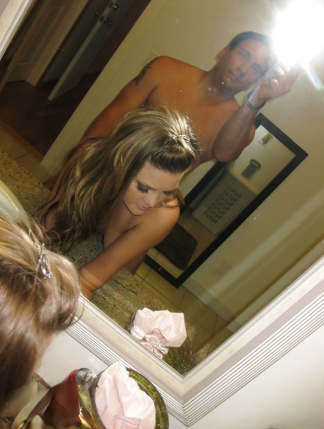 Amateur girlfriend Megan Fenox gives a blowjob and has hot sex 98008383