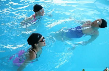 Blazing swimmers licking pussy and enjoying lesbian sex in the pool 86172166
